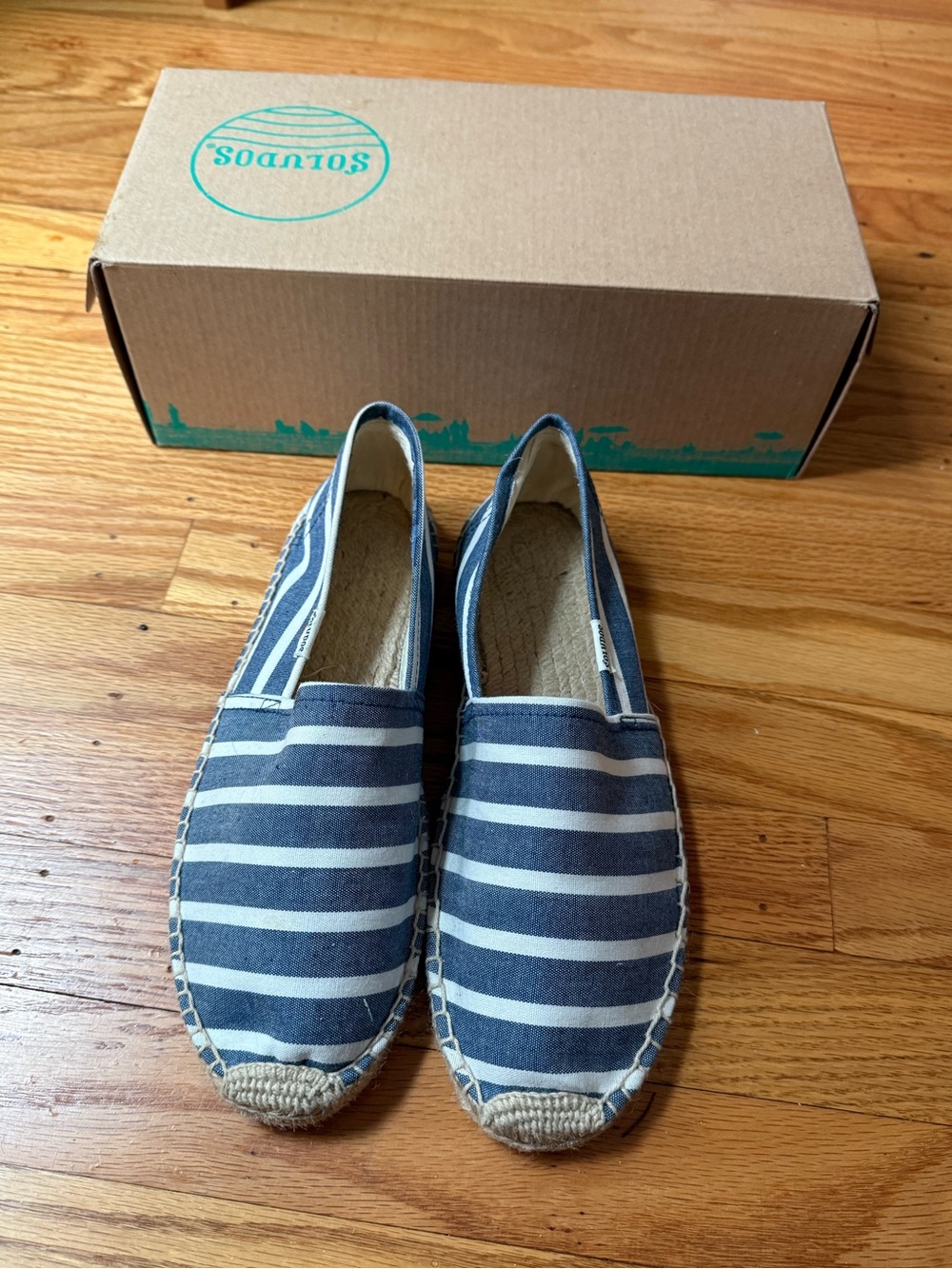 Soludos Women’s Navy and White Striped Canvas Slip-On Espadrilles size 8 EUC